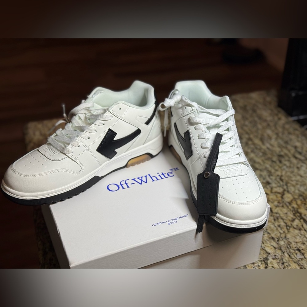 Off-White
Men's Out Of Office Bicolor Leather Sneakers